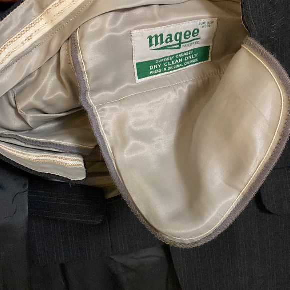 Tailored Magee Classic Worsted Blazer Suit Jacket and matching pants. - Picture 4 of 4